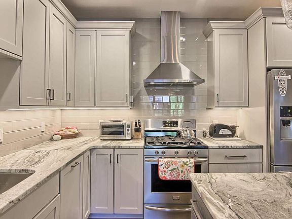 5th image of 607 Randolph St #205