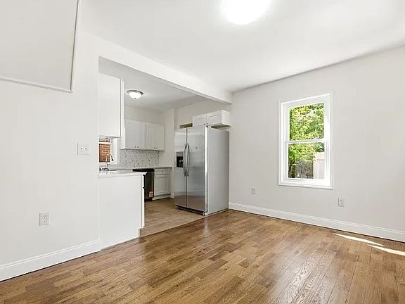 4th image of 130 Vassar Ave
