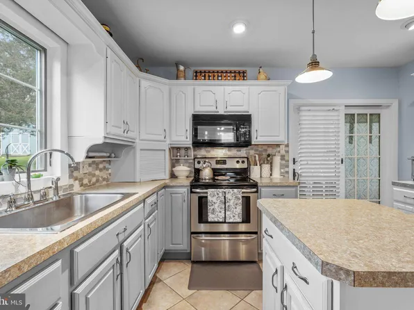 4751 Oak Ave, Trevose, PA 19053