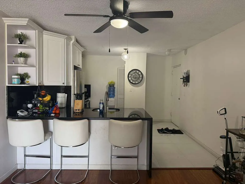 Building Photo - 6825 W Flagler St #207