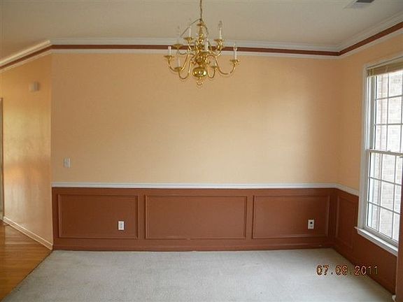 3rd image of 216 Towne Park Dr