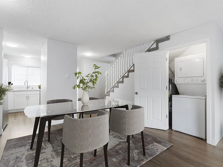 Columbia Crest Townhomes — Photo 6