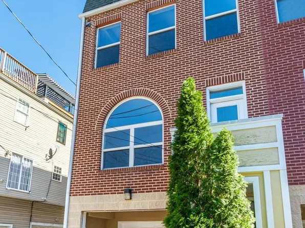 105 Narrowway Ct, Baltimore, MD 21231