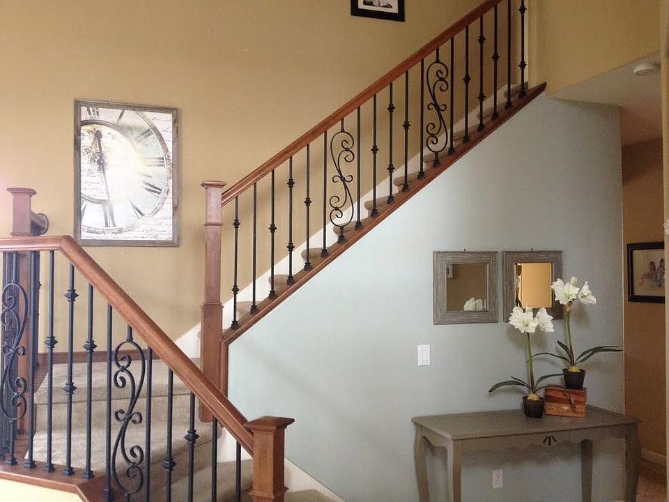 1st image of 484 Brennen Cir