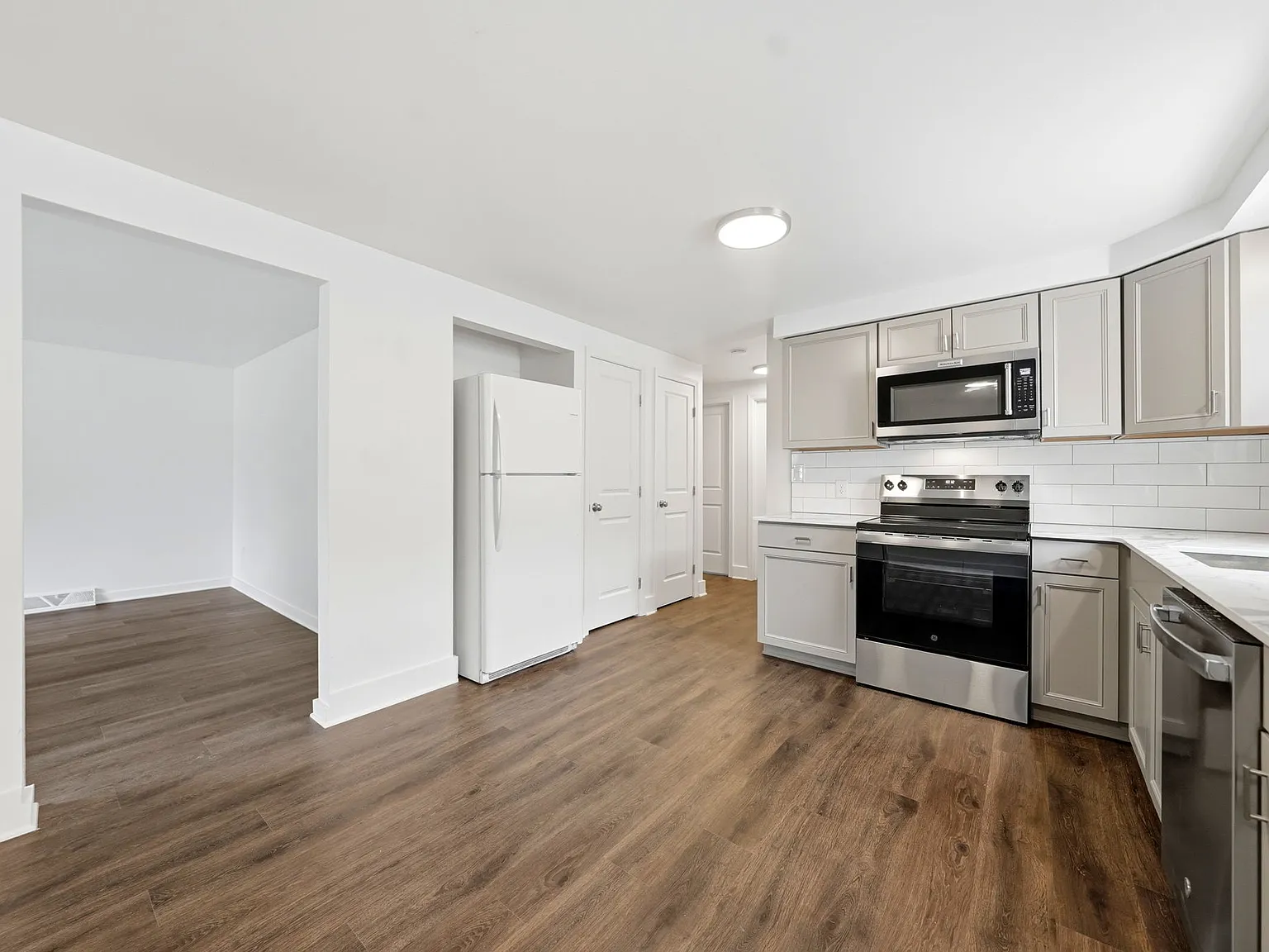 3 bed, 1157 sqft, $1,825 — Photo 2