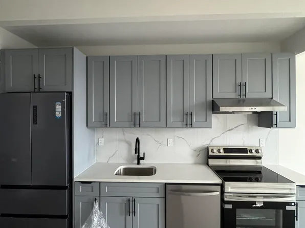 404 2nd Street image 1 of 6