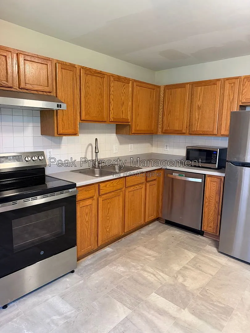 3 bed, 2.0 bath, 1164 sqft, $2,300 — Photo 4