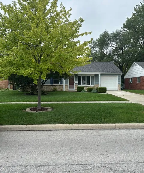 1785 Parkway Dr N — Photo 1