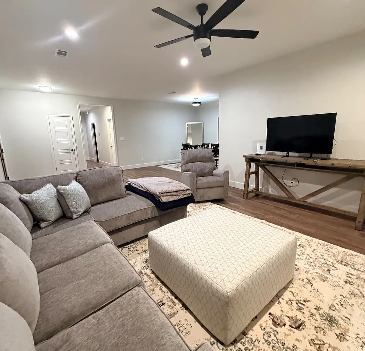 3 bed, 2100 sqft, $4,800 — Photo 4