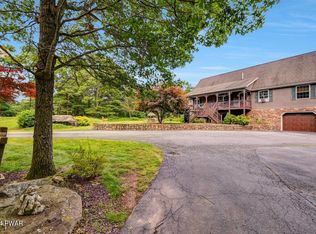 126 Ridge View Rd, Lackawaxen, PA 18435