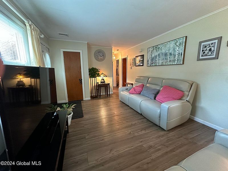 4th image of 309 Chiswell Road