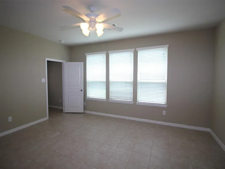 6418 Burgess Heights Ln — Photo 10