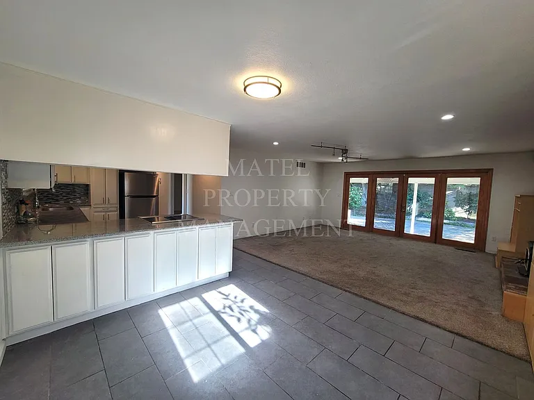 409 Birchwood Ct — Photo 3