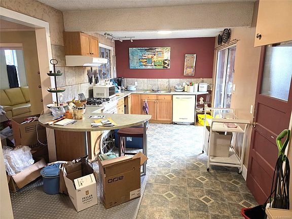 5th image of 3039 5th Ave