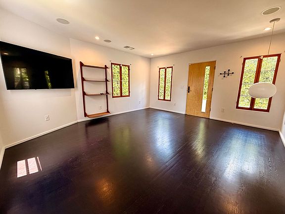 4th image of 4246 Lexington Ave #4248