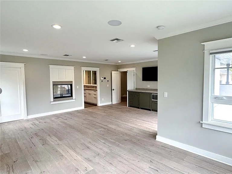1616 N Ogden Dr — Photo 45