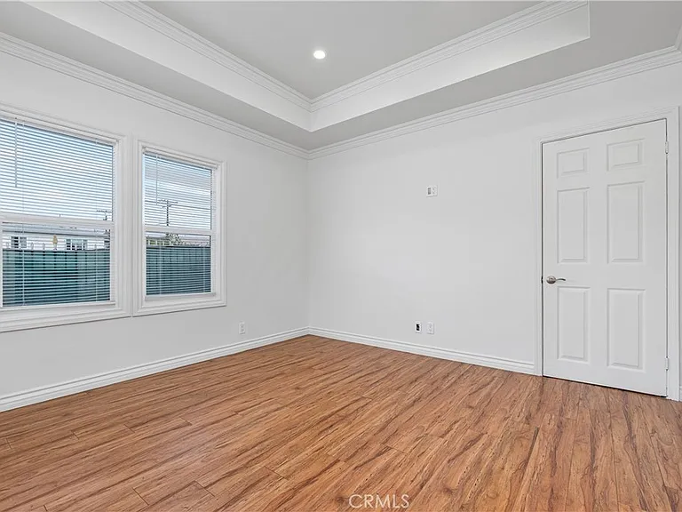 766 N Alexandria Ave — Photo 14