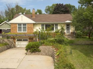 3512 W 55th St, Edina, MN 55410