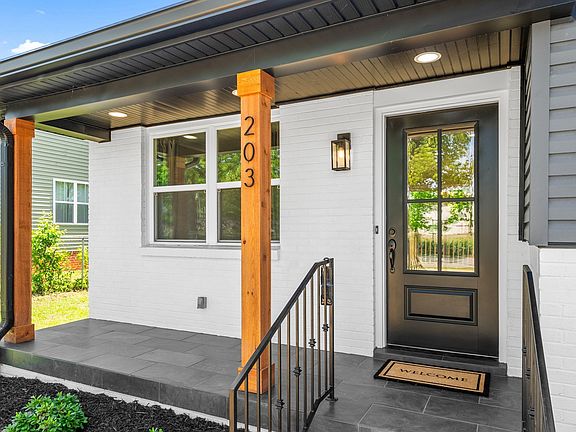 3rd image of 203 22nd Ave E