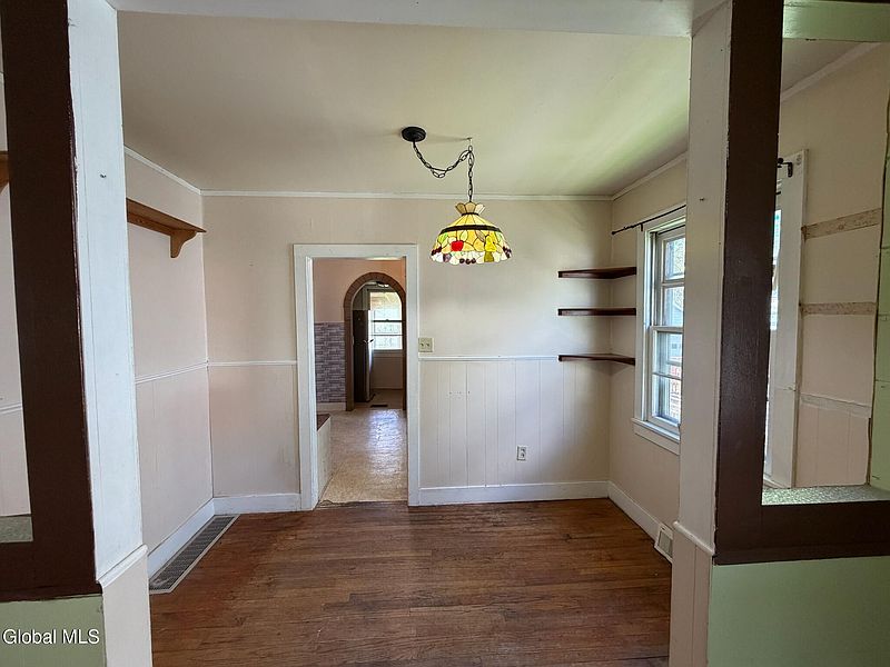 5th image of 22 3rd Avenue