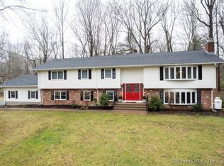 134 Pease Rd, Woodbridge, CT 06525