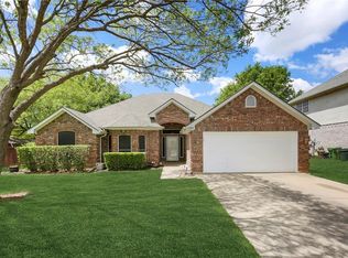 3301 Glade Creek Dr, Hurst, TX 76054