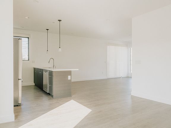 4th image of 1153 N Orange Dr #1155