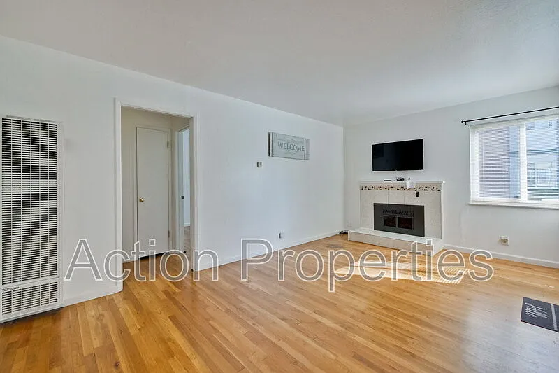 2 bed, 1.0 bath, 850 sqft, $3,495 — Photo 2