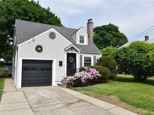 96 Meridian St, Providence, RI 02908