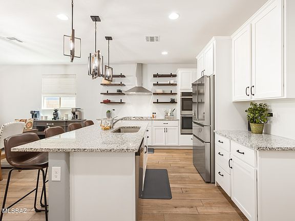 3rd image of 4220 S Macy Cir