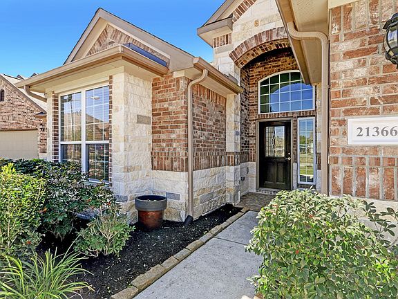 3rd image of 21366 Auburn Reach Dr