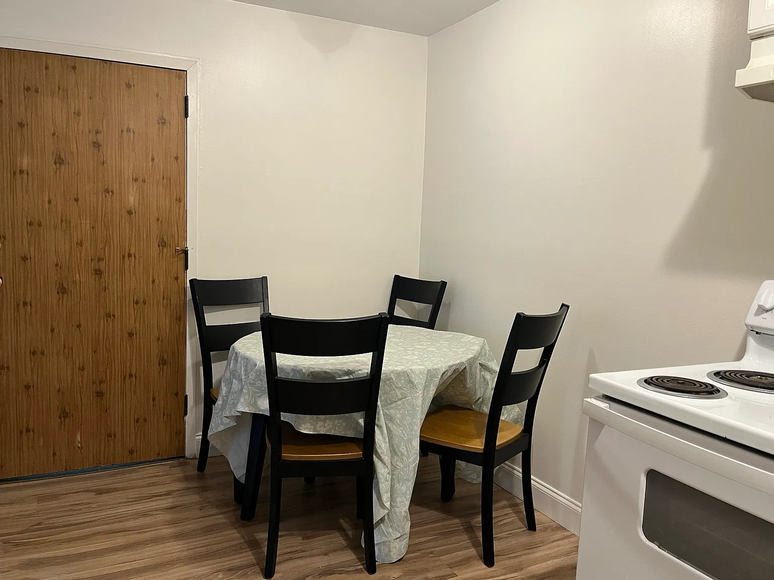 2 bed, 895 sqft, $2,400 — Photo 4