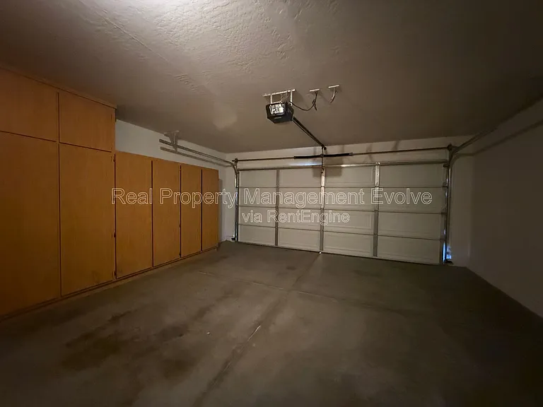 1516 E Bowker St — Photo 24