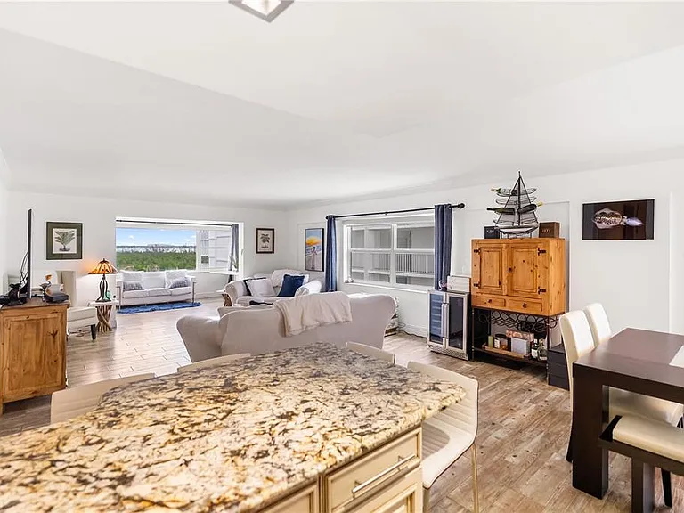 1750 Benjamin Franklin Dr #6G — Photo 38