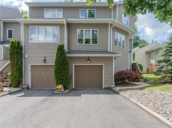 86 Village Green, Bardonia, NY 10954