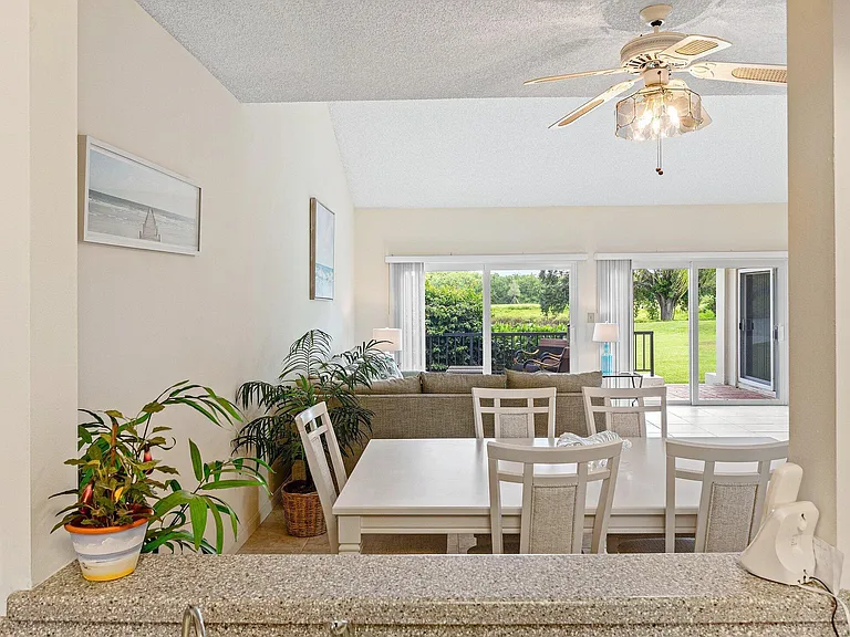 2584 Muirfield Ct — Photo 16