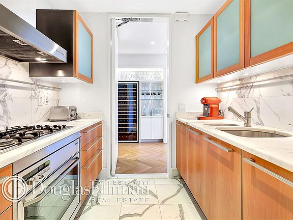 5th image of 25 Columbus Cir Unit 66B
