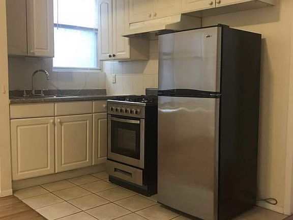 3rd image of 2513 30th Ave APT 1