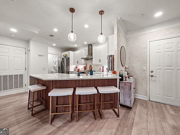 3rd image of 3334 Peachtree Rd NE APT 314