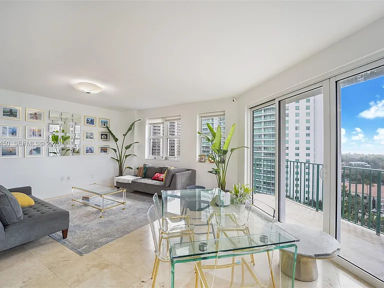 20000 Country Club Dr #1211 — Photo 4