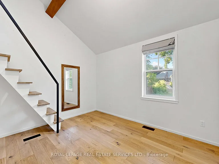 255 Oakwood Cres — Photo 25