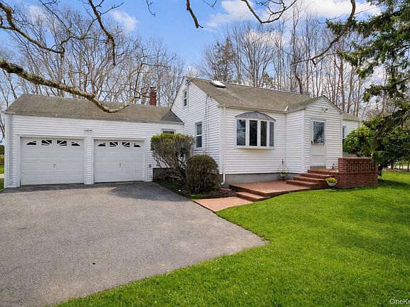2nd image of 281 Woodacres Road