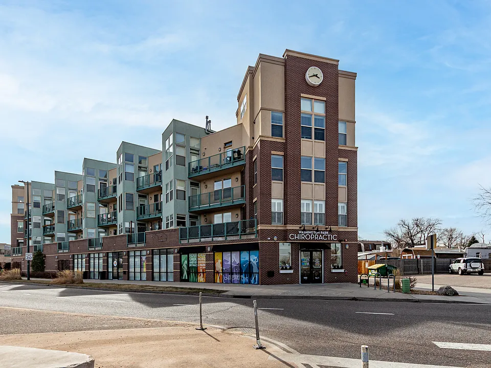 1313 S Clarkson St #303