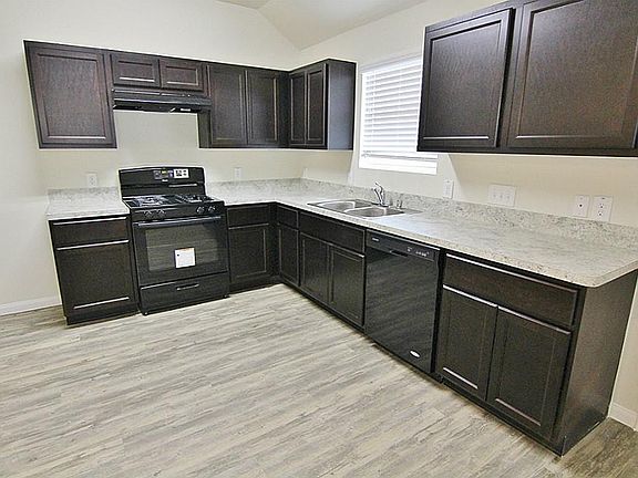 4th image of 19015 Moynihan Dr