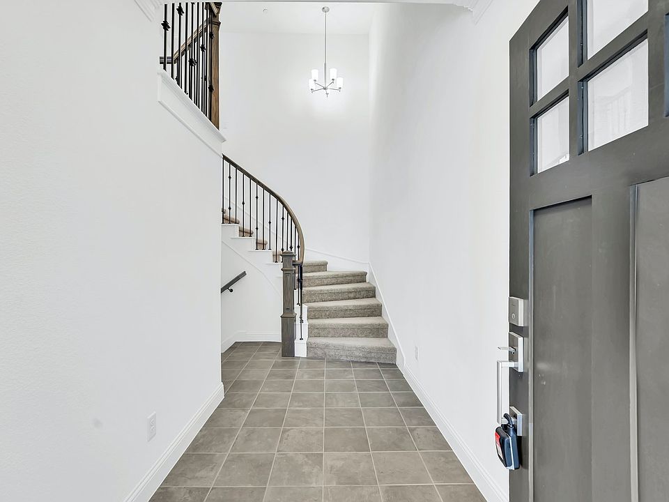 1st image of 102 Harwood Dr