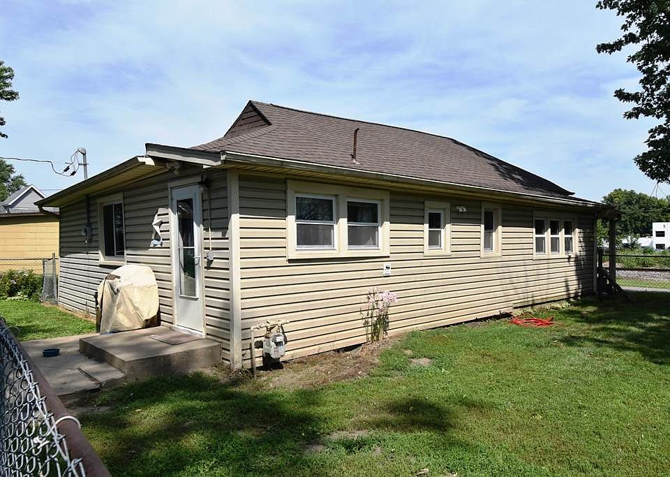 2nd image of 1057 E Ohio St