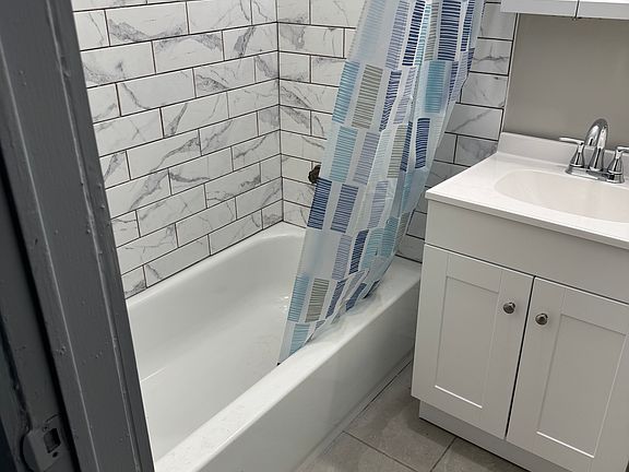 3rd image of 696 Oliver St #2