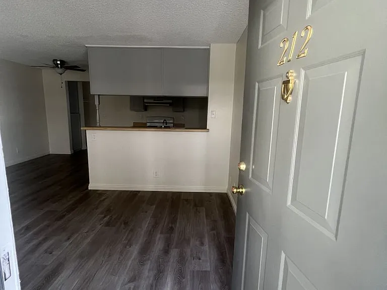 8541 Foothill Blvd., Sunland — Photo 9