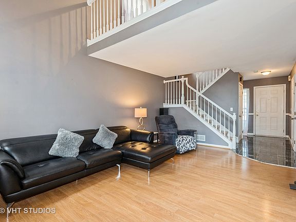 4th image of 624 Hillview Ct S