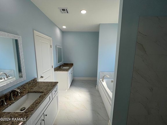 5th image of 202 Berchman Oaks Dr